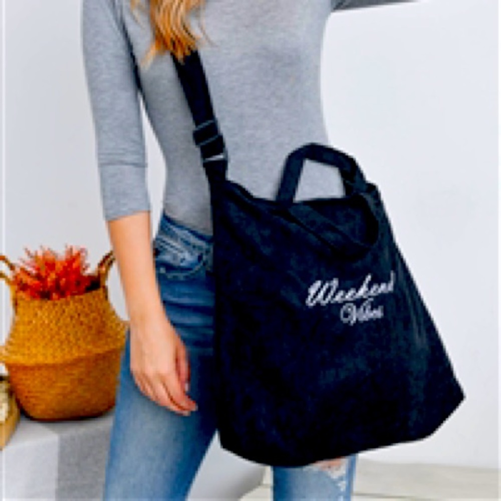 Weekend Vibes crossbody tote in black NWT